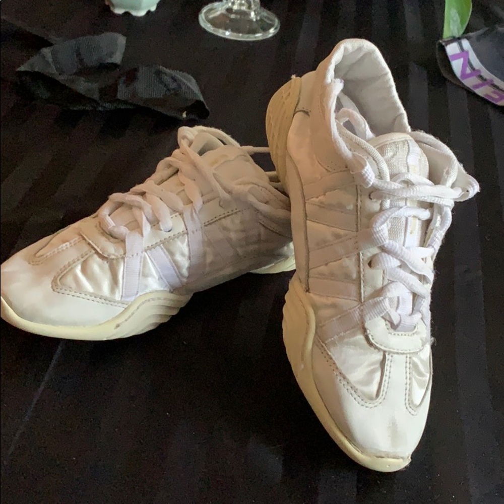 LIGHTLY WORN Size 6.5 Nfinity Evolution Shoes